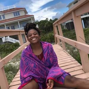 Meet your Posher, Elana